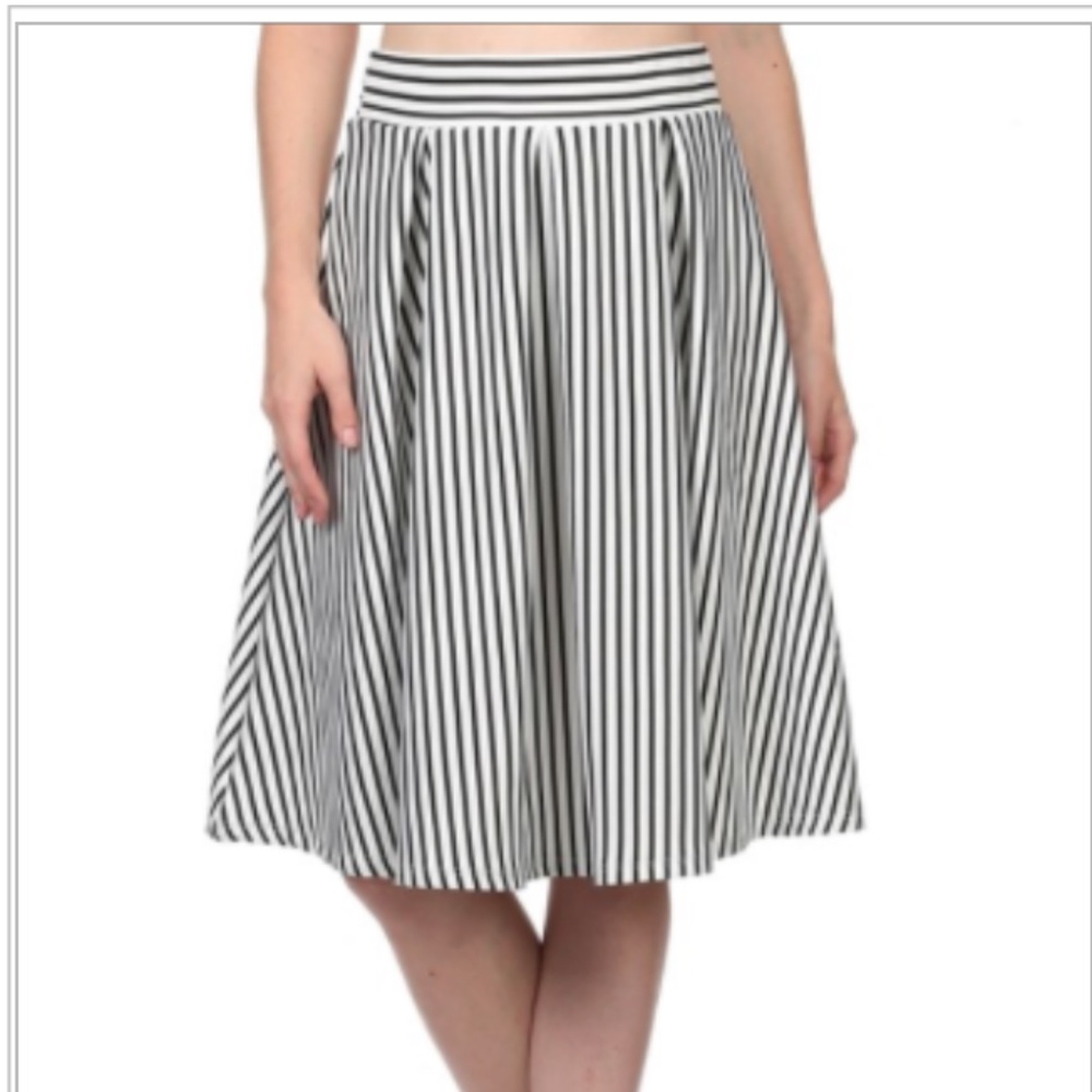 STRIPED KNEE LENGTH SKIRT